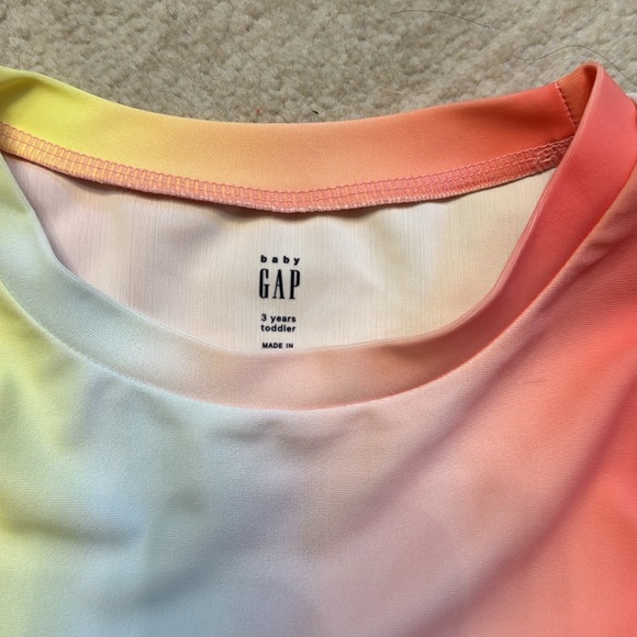 Baby gap toddler girls size 3 rashguard multicolor swimsuit barely worn! - Picture 3 of 3